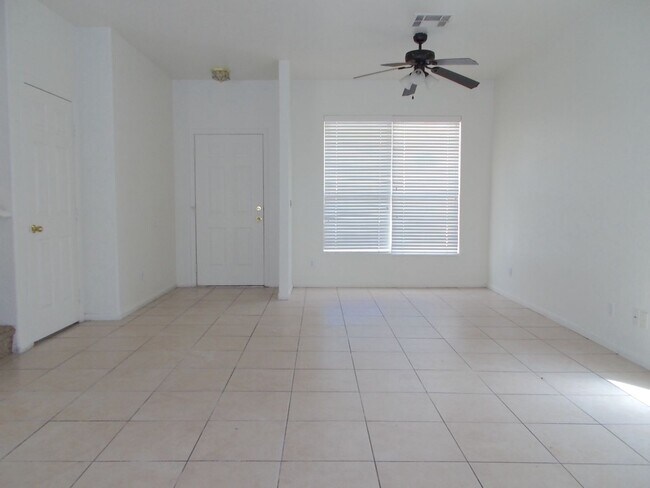 Building Photo - Beautiful 2 Story Home in Northwest!