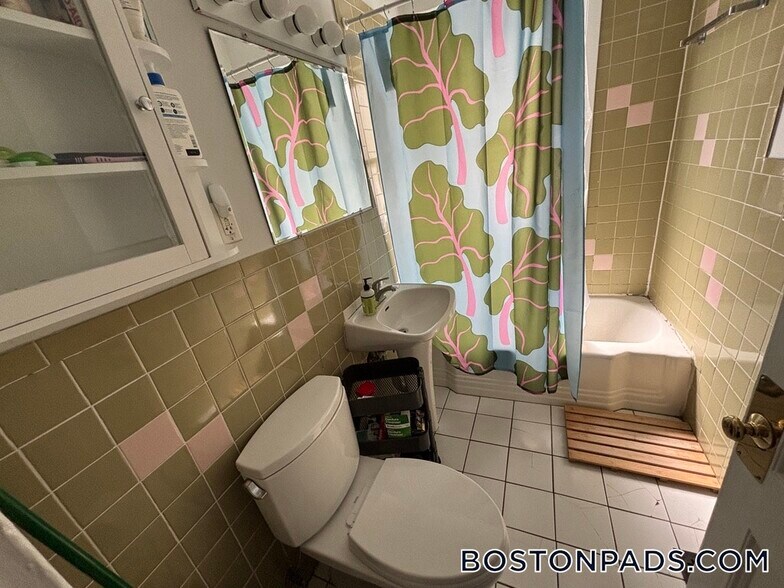 Building Photo - 69 Raymond Ave