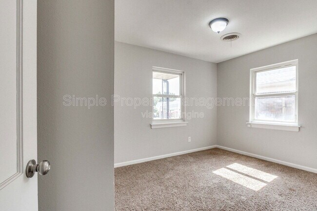 Building Photo - 813 S Midwest Blvd