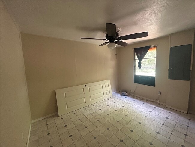 Primary Photo - 210 Melton St