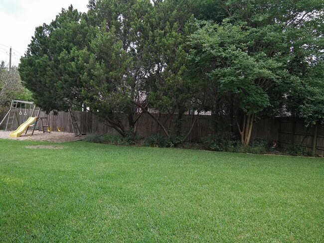 Building Photo - 11505 Emerald Falls Dr