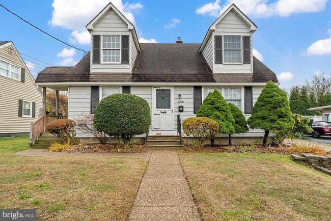 Building Photo - 1206 Sylvan Dr