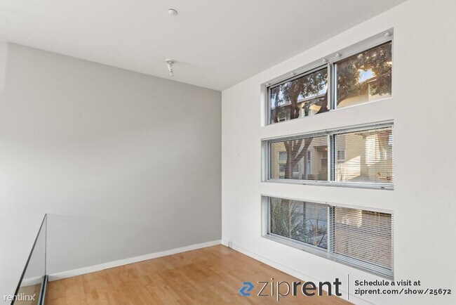 Building Photo - 2 br, 2 bath Townhome - 2910 Mandela Pkwy,...