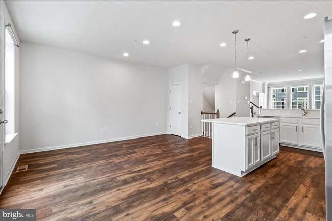 Building Photo - 309 Spring Bank Way