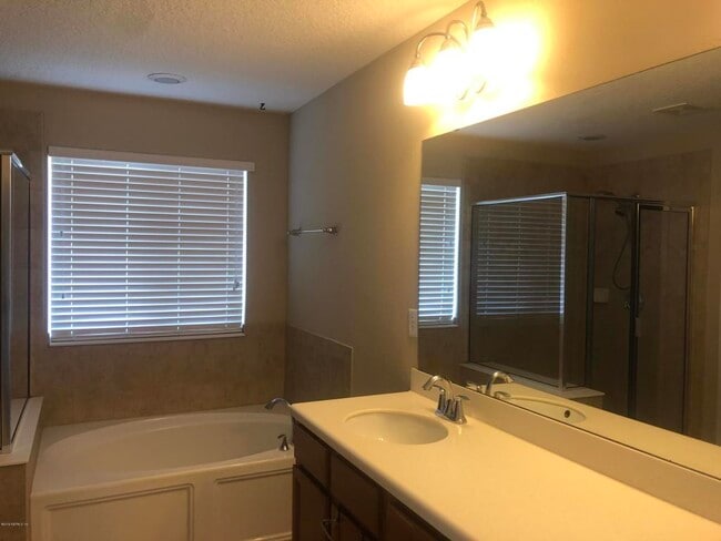 Building Photo - 753 Briar View Dr