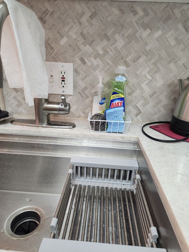 Building Photo - 1701 E Colter St