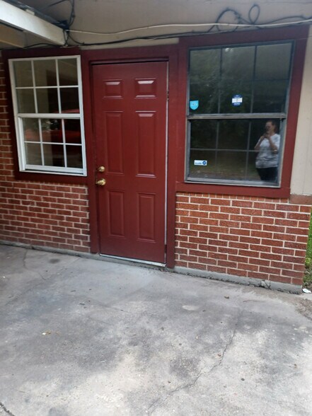 Primary Photo - 3023 Eaton St