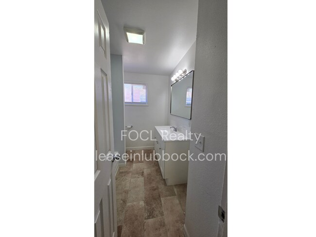 Building Photo - Bright and Open 4 Bedroom Home