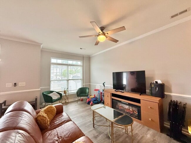 Building Photo - 351 Gilman Ln