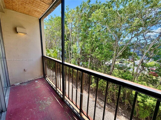 Building Photo - 8810 Fontainebleau Blvd