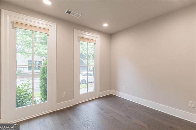 Building Photo - 574 Boulevard Pl NE