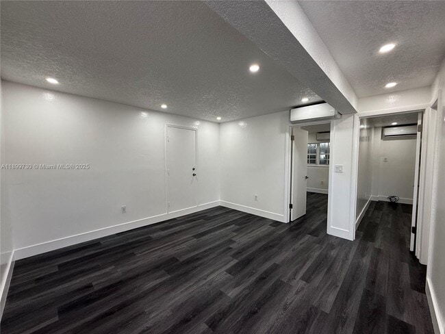 Building Photo - 132 NW 32nd Ct
