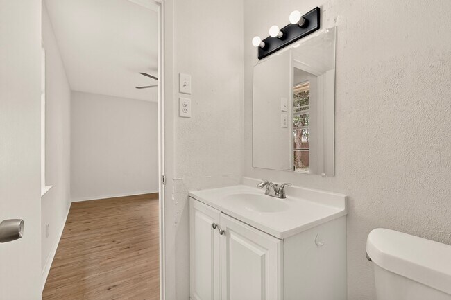 Building Photo - 802 Wisteria Way