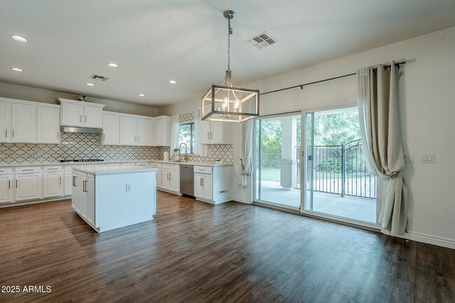 Building Photo - 2744 E Donato Dr