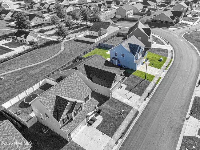Building Photo - 808 Jade Ln