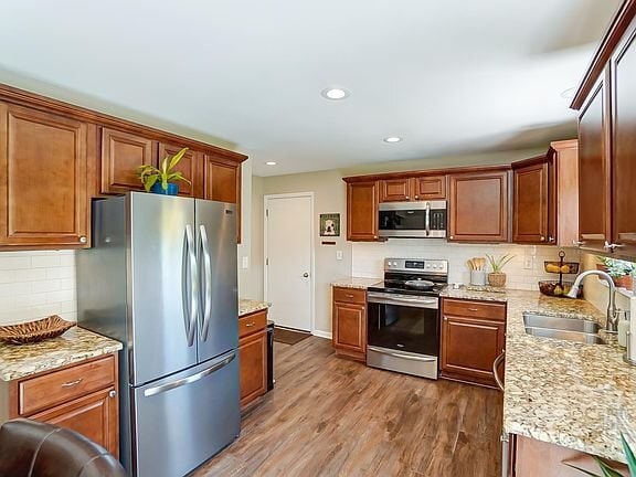 Building Photo - 1599 Yellowglen Dr