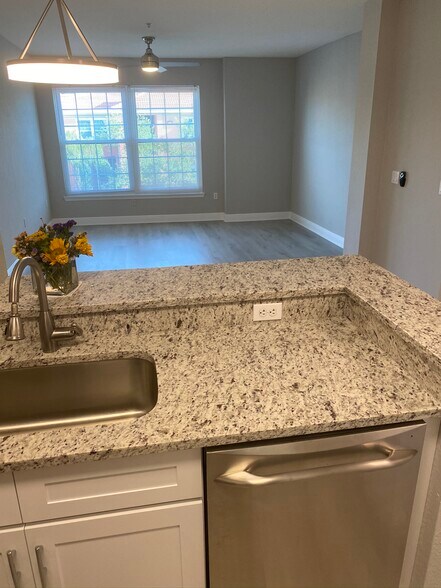 Open Kitchen for entertaining - 23660 Walden Center Dr