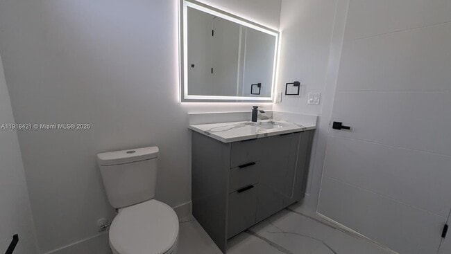 Building Photo - 3302 E 18th St