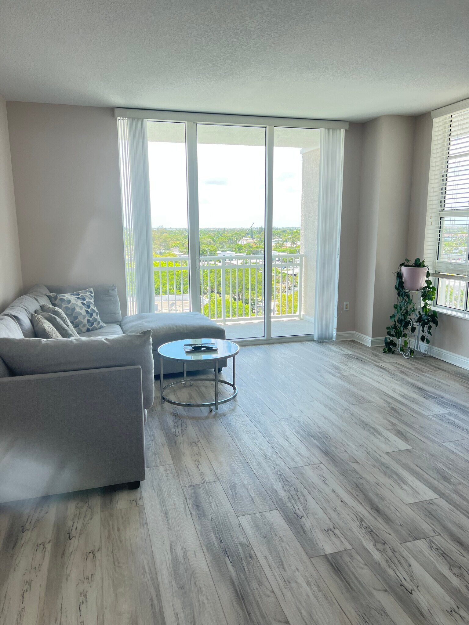 Building Photo - 350 N Federal Hwy