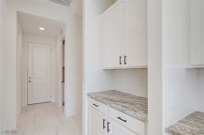 Building Photo - 555 Jerry Bird Ct