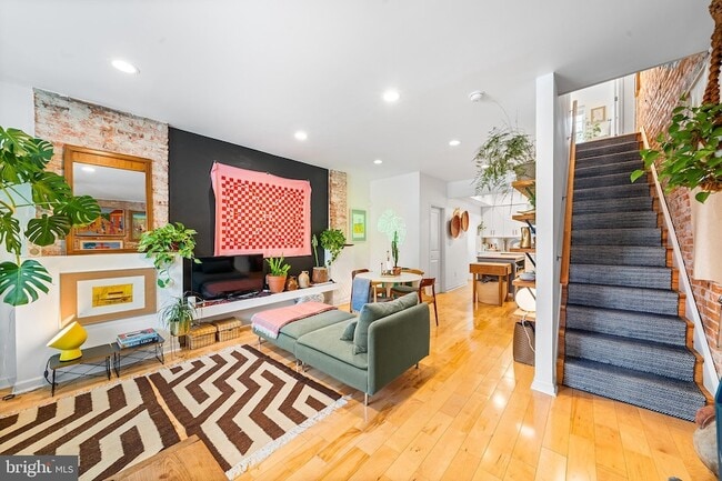 Building Photo - 2222 Oakford St
