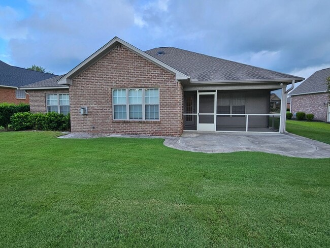 Building Photo - Beautiful 3 Bedroom 2 bath Home in Hampste...