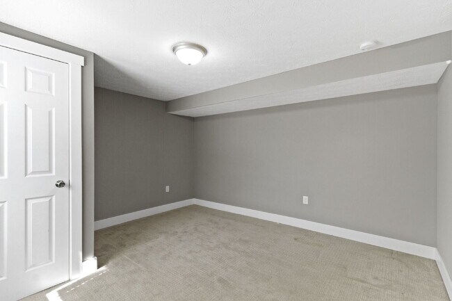 Building Photo - 1701 Barth Ave