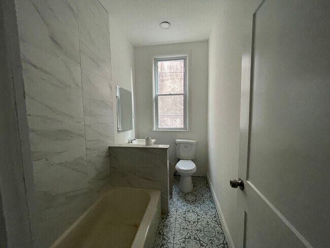 Building Photo - 30 N 56th St