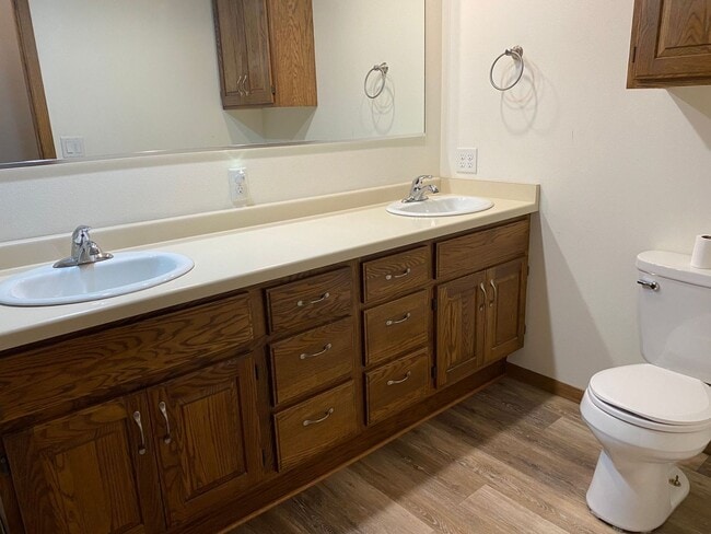 Building Photo - 4407-4409 Forest Valley Rd