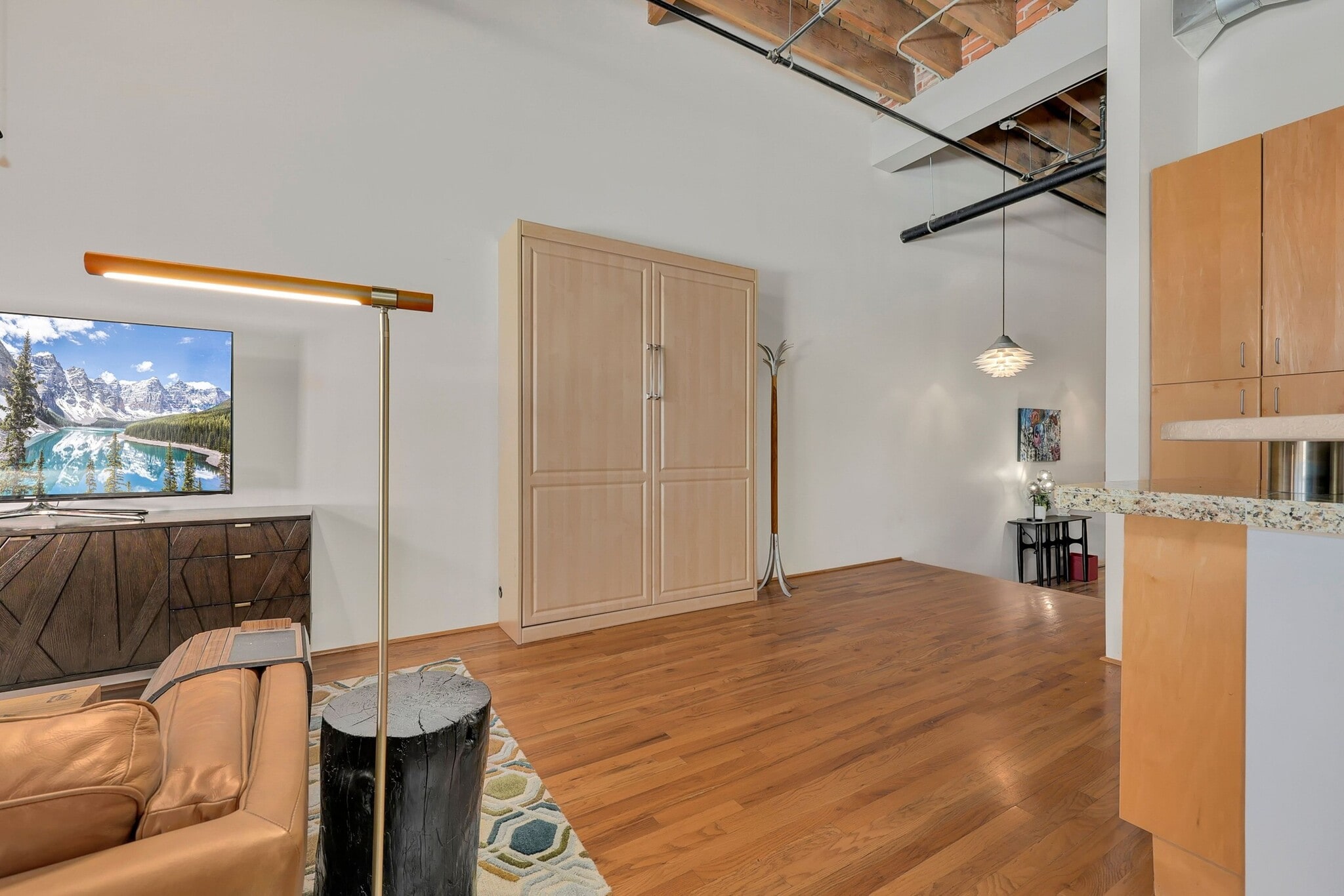 Queen size murphy bed - 1800 Lawrence St