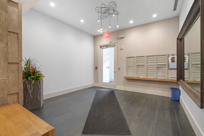 Building Photo - 210 9th St