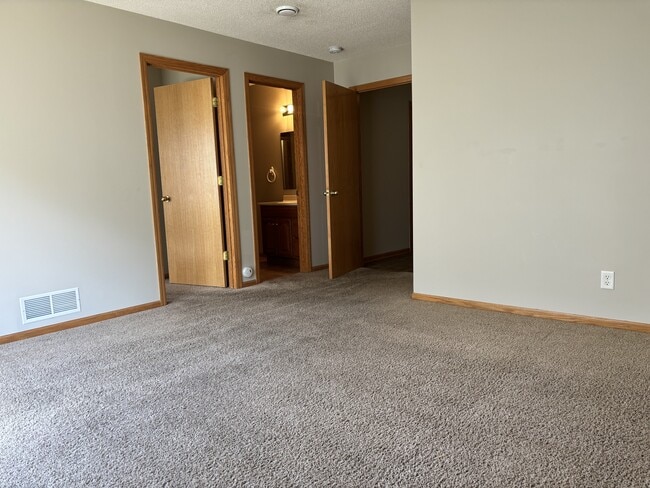 Building Photo - 1349 Willow Trail
