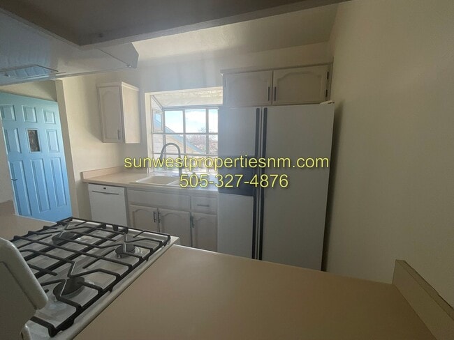 Building Photo - 4 Bedroom, 2 Bath Home