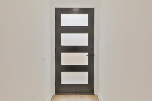 Building Photo - 9345 Lavender St