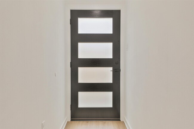 Building Photo - 9347 Lavender St