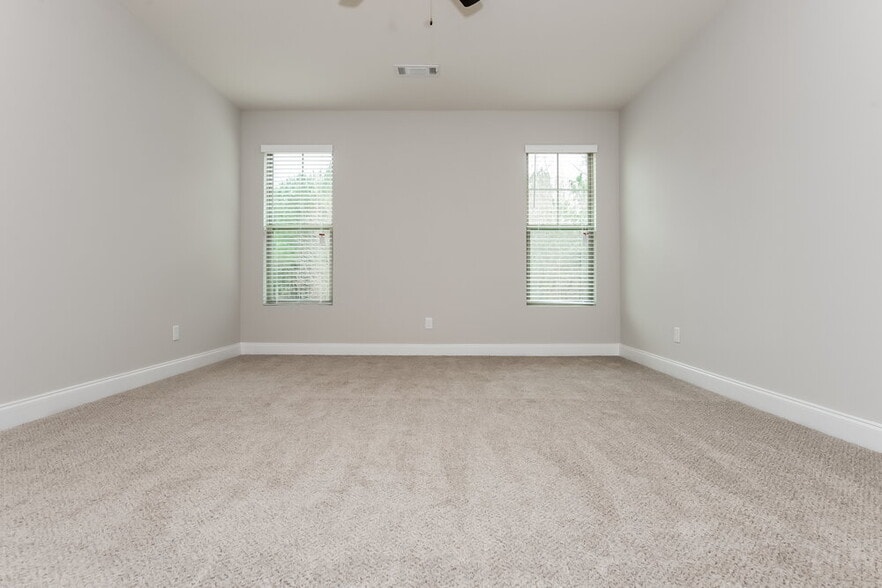 Building Photo - 1153 Pebble Ridge Dr