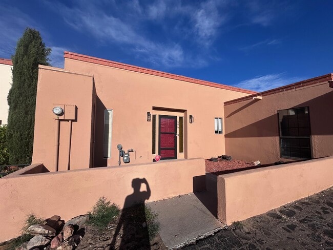Primary Photo - 606 Western Dr