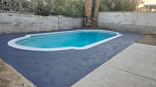 Building Photo - 4161 Oxnard Cir