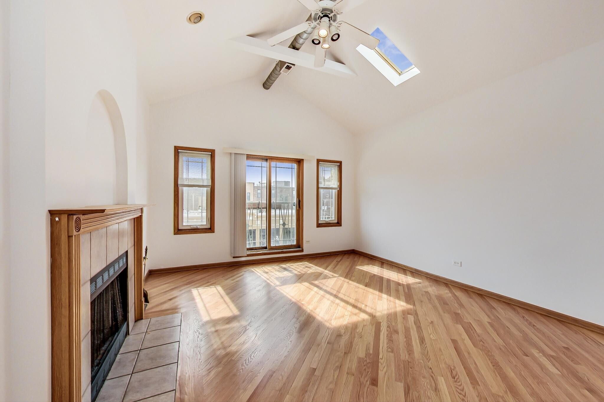 Building Photo - 1446 W Chicago Ave