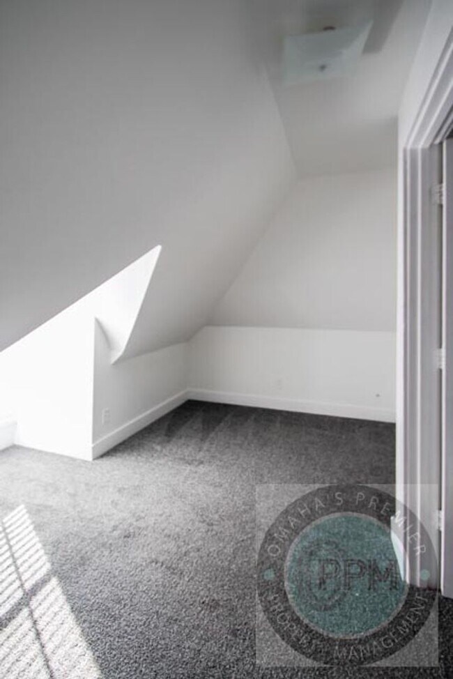 Building Photo - 4824 Webster St