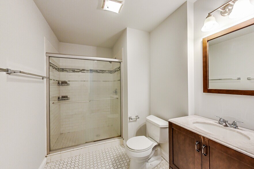 Building Photo - 1802 N Sheffield Ave