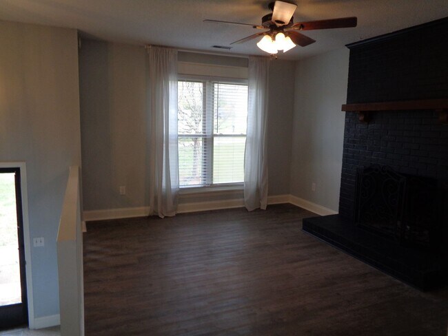 Building Photo - Nice! Updated House with Unfinished Basement