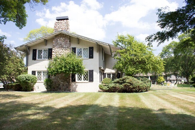 Building Photo - RENT SPECIAL - Renovated Lower 1 Bedroom 1 Bathroom Apartment is Available