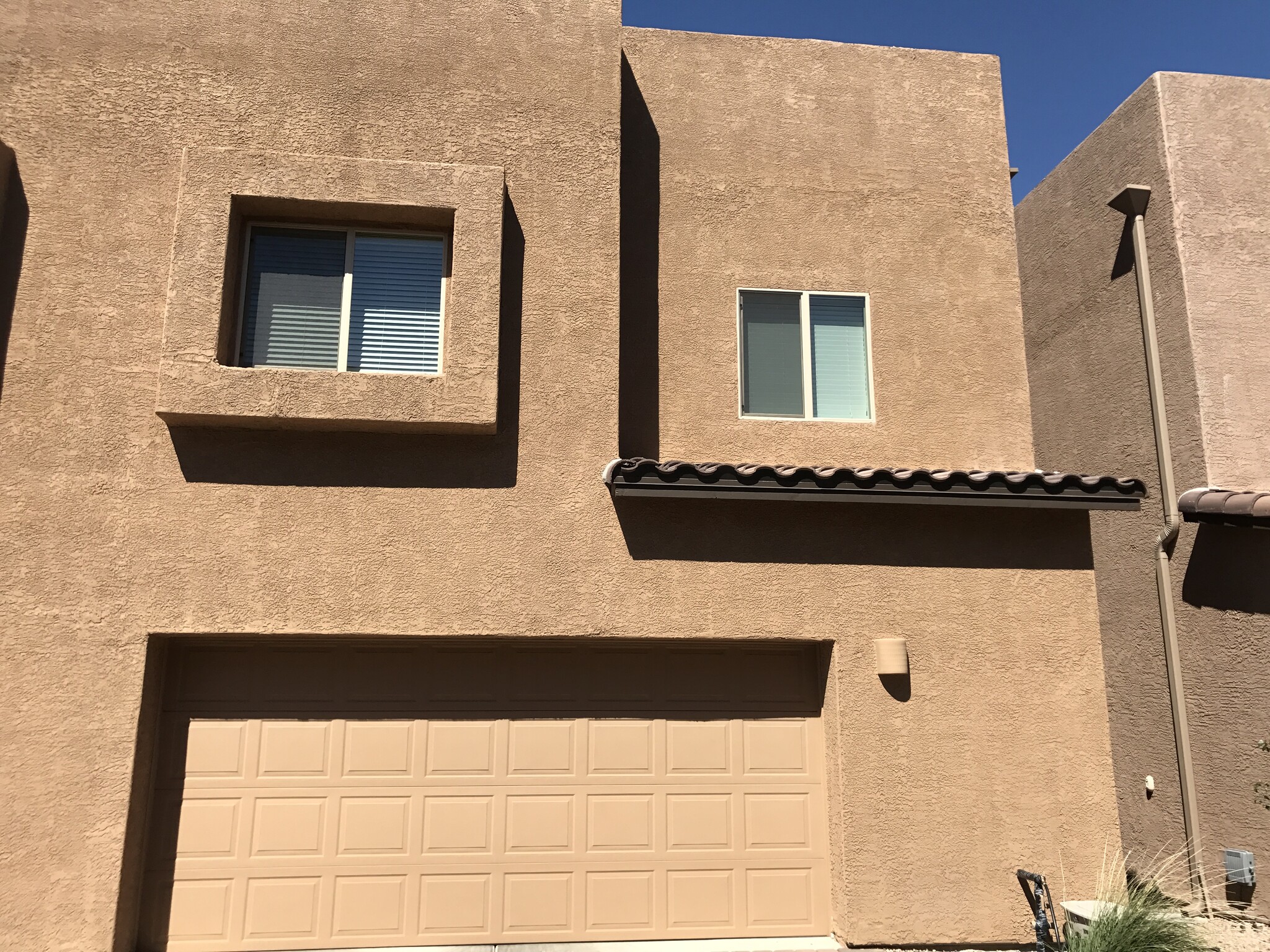 Garage - 4154 N Thurston Ln