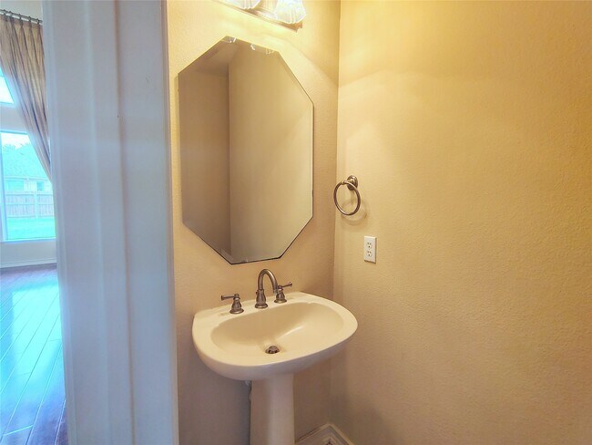 Building Photo - 5606 Grandwood Ln