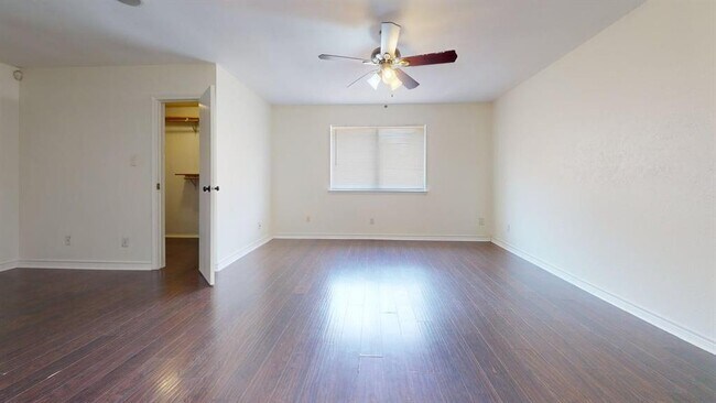Building Photo - 1604 Wildflower Dr