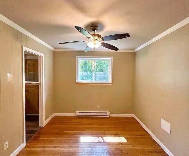 Building Photo - 10814 Bluebell Dr