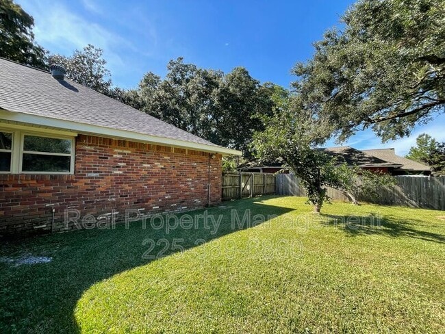 Building Photo - 5293 Chenango Dr