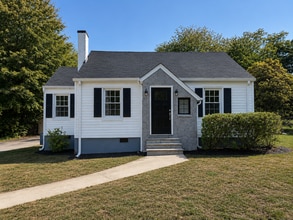 Building Photo - 5 Shamrock Ln