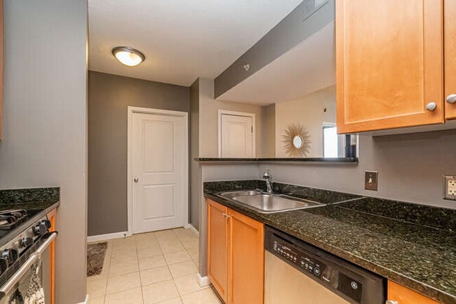 Building Photo - 851 N Glebe Rd